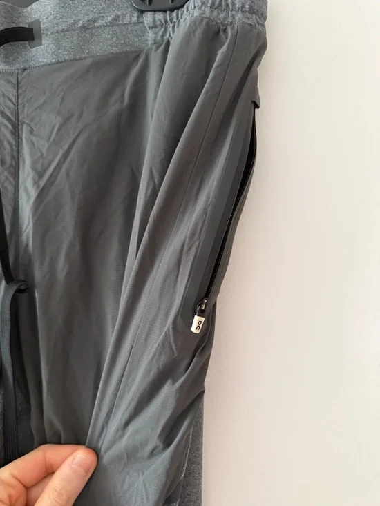 On Running Men’s Running Pants in Eclipse/Lead Size Medium Vented Track Pant - Picture 9 of 16